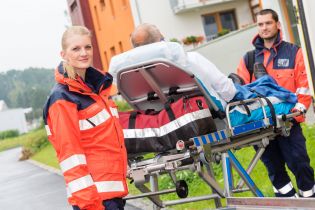 Jak mają pracować ratownicy medyczni, gdy przestały obowiązywać przepisy regulujące ich kompetencje